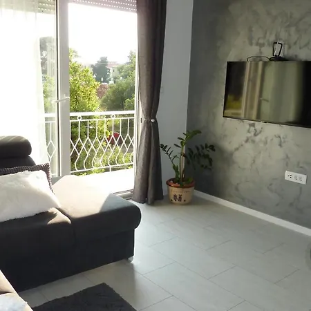 Laguna Apartment